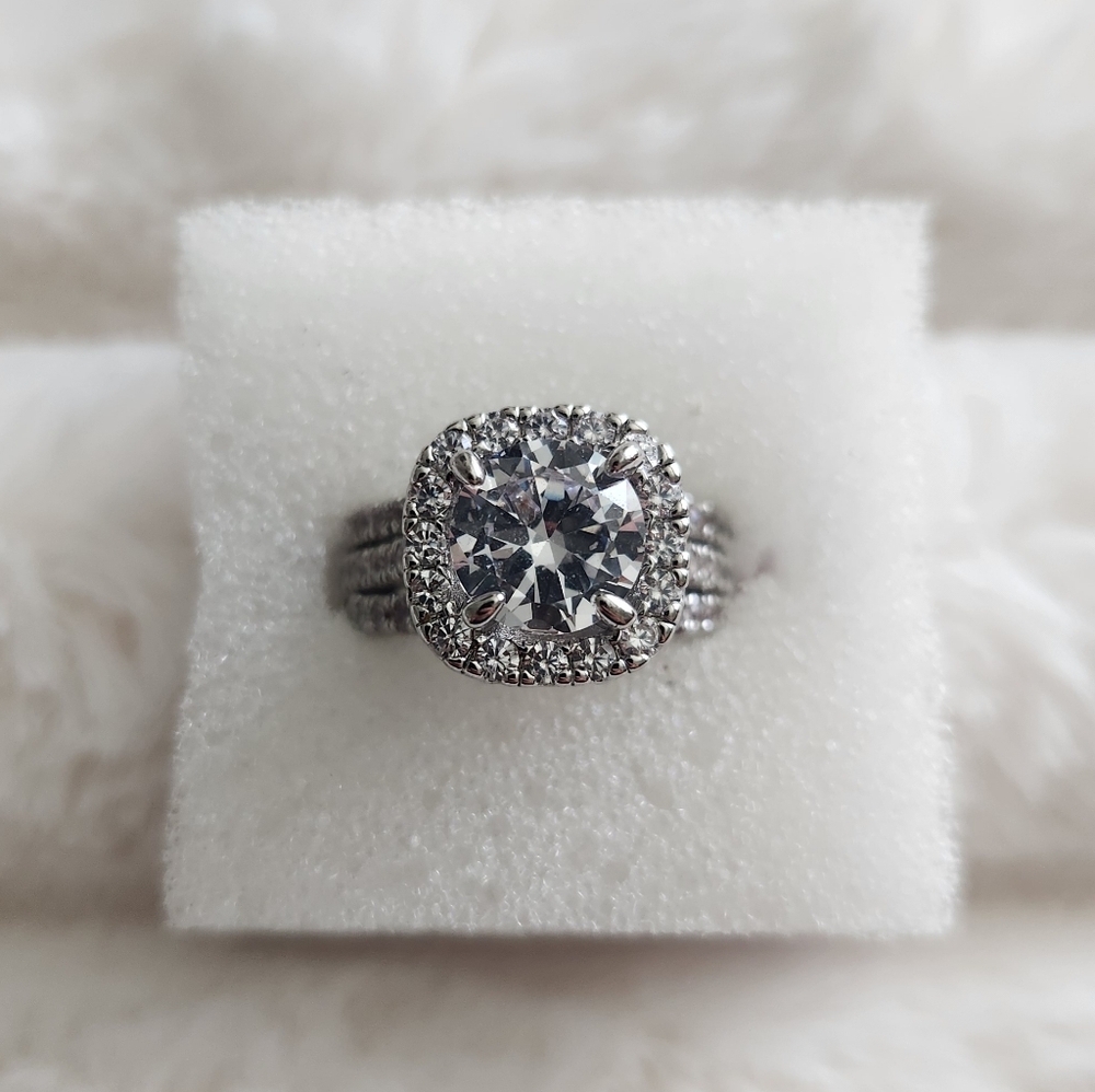 Elegant Silver Women's Ring